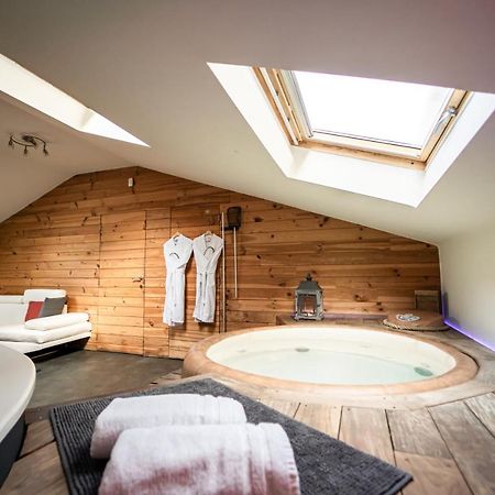 Le Lov'T - Suite Avec Jacuzzi Spontin Dış mekan fotoğraf