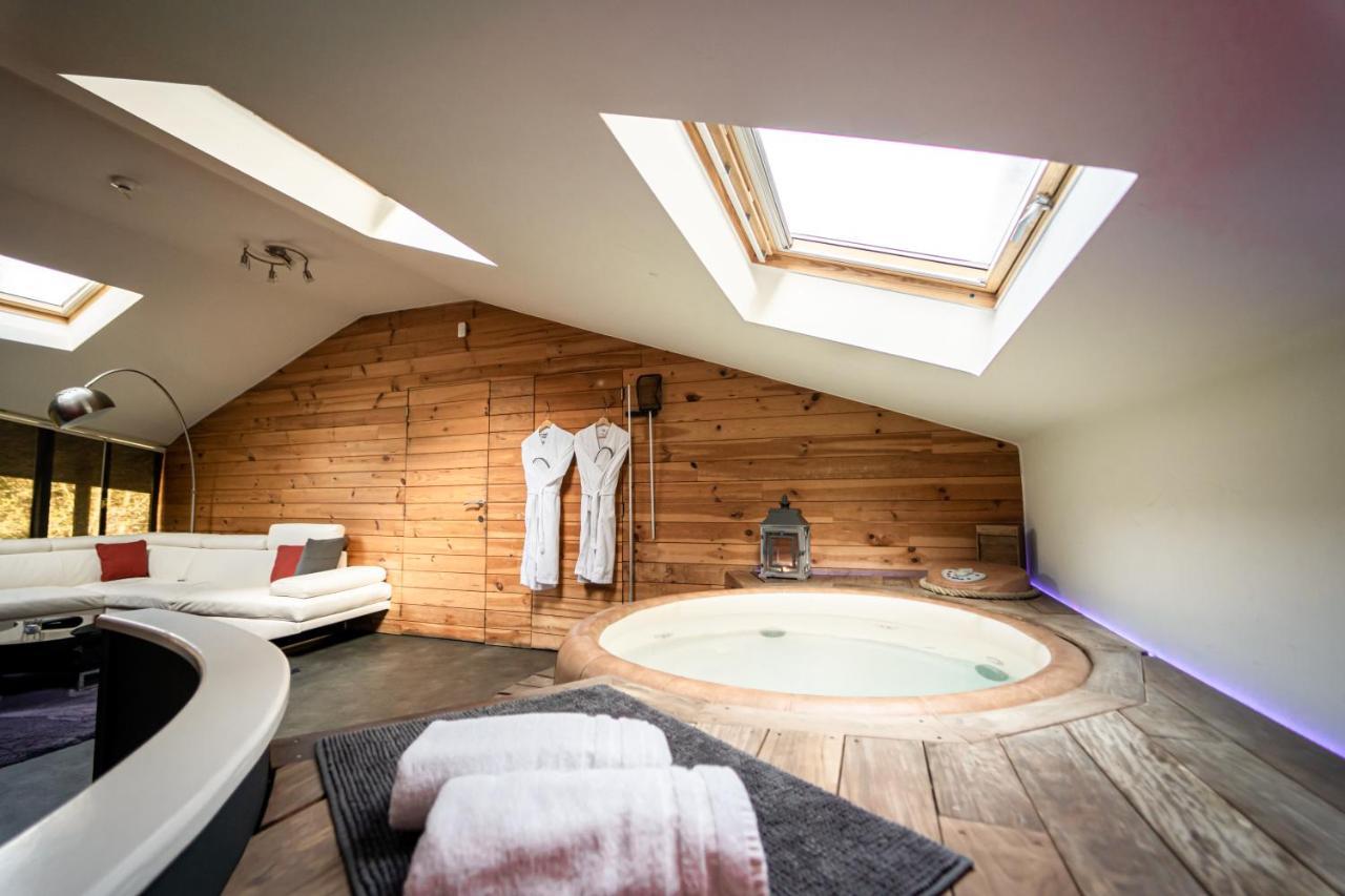 Le Lov'T - Suite Avec Jacuzzi Spontin Dış mekan fotoğraf