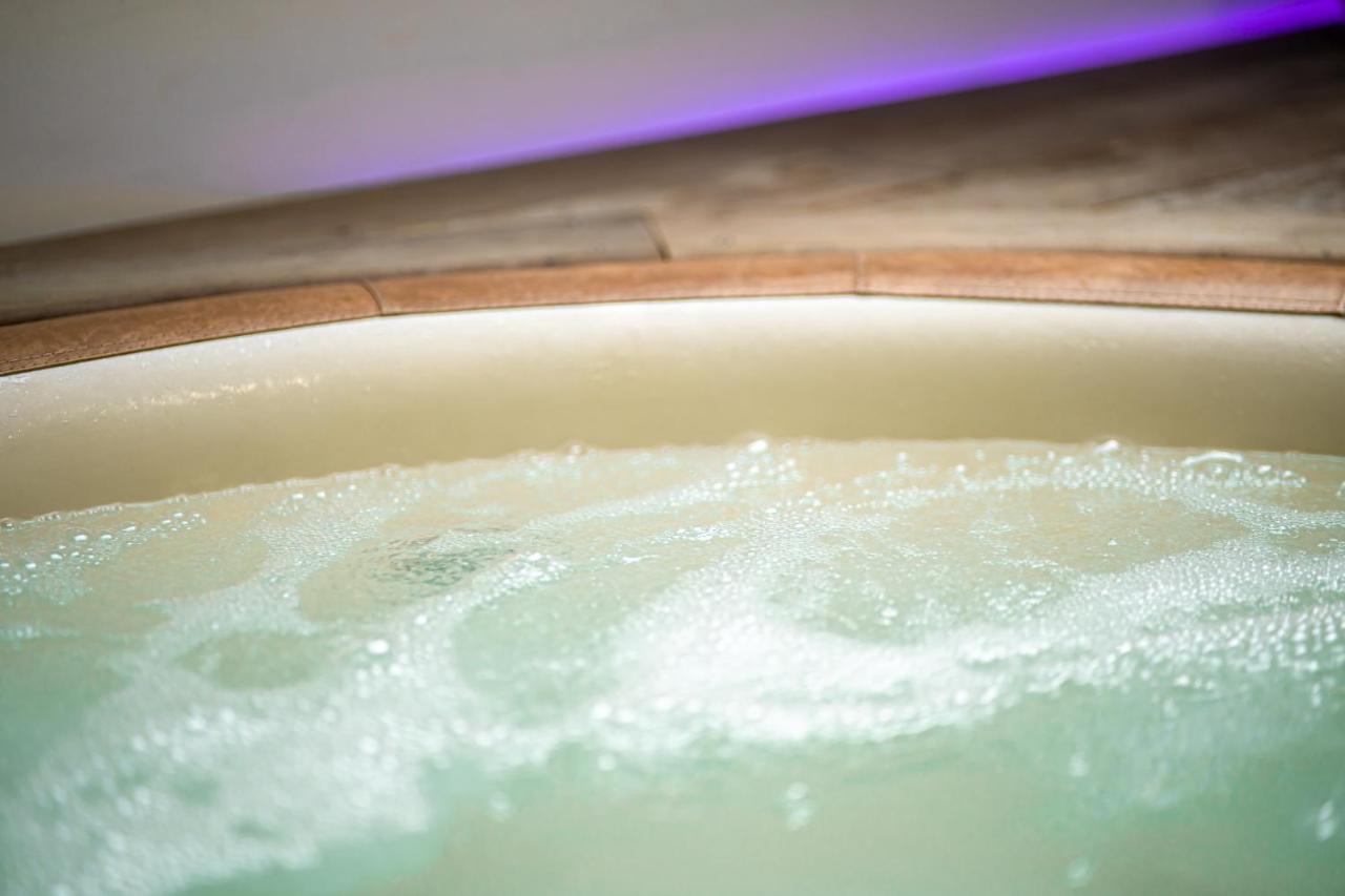 Le Lov'T - Suite Avec Jacuzzi Spontin Dış mekan fotoğraf