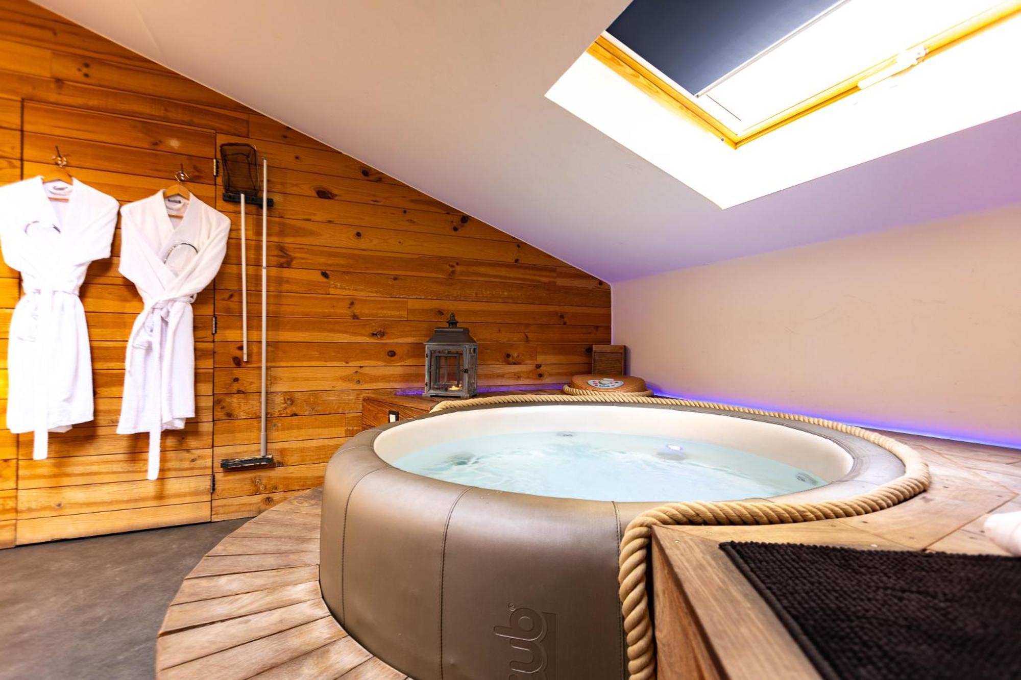 Le Lov'T - Suite Avec Jacuzzi Spontin Dış mekan fotoğraf