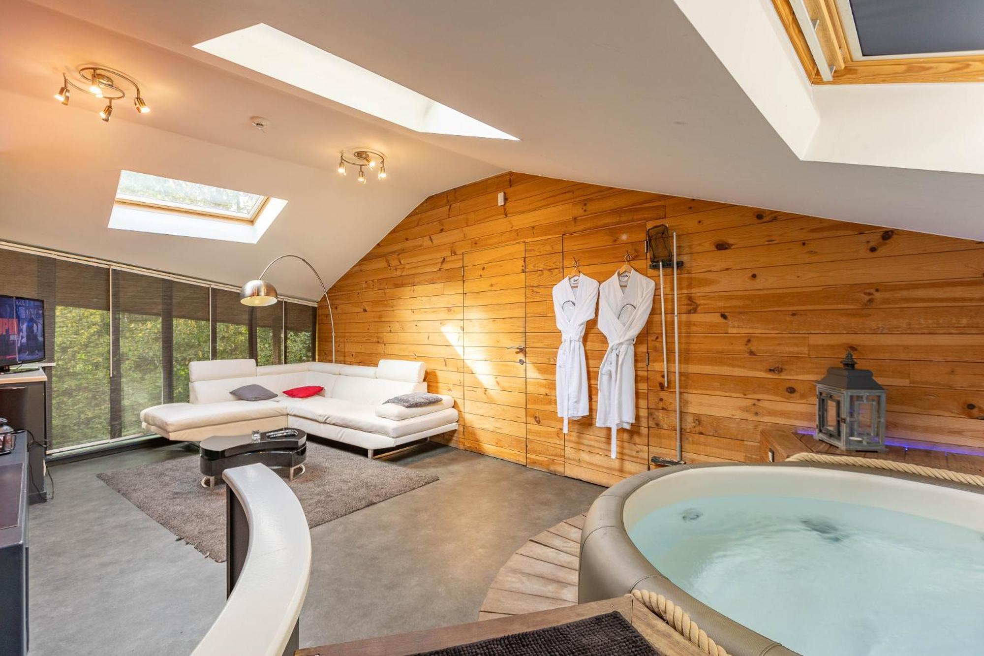 Le Lov'T - Suite Avec Jacuzzi Spontin Dış mekan fotoğraf