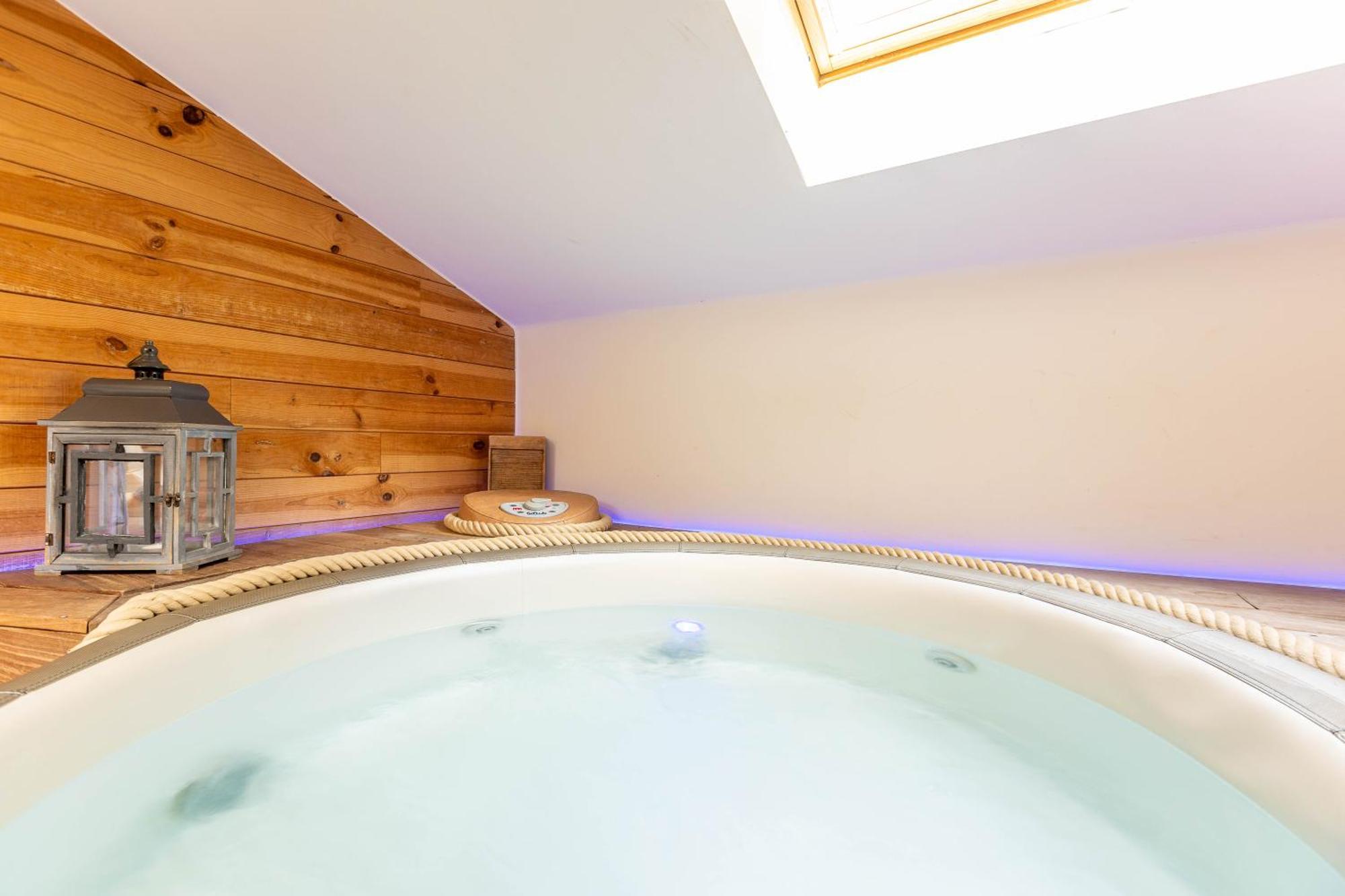 Le Lov'T - Suite Avec Jacuzzi Spontin Dış mekan fotoğraf
