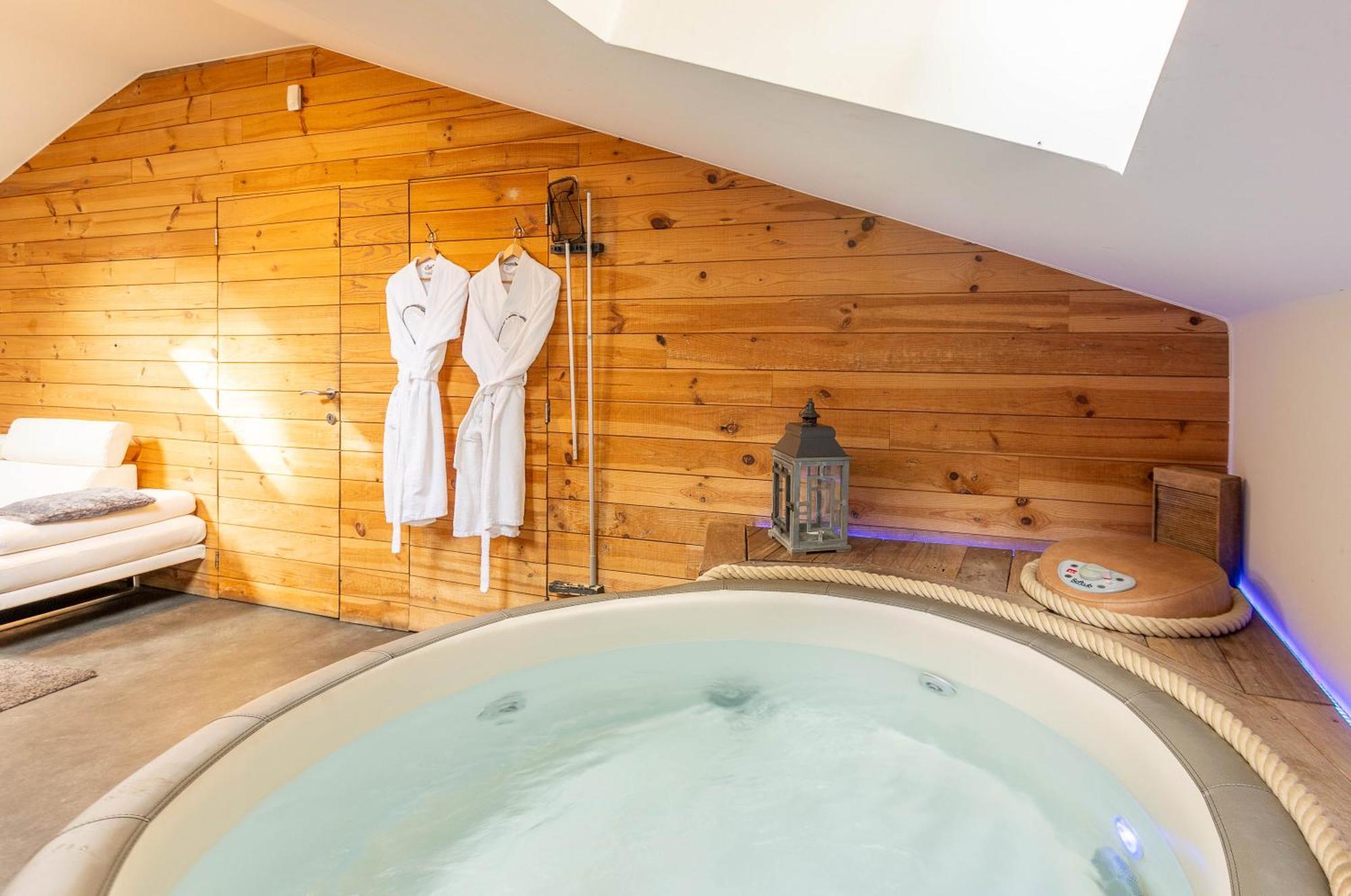 Le Lov'T - Suite Avec Jacuzzi Spontin Dış mekan fotoğraf